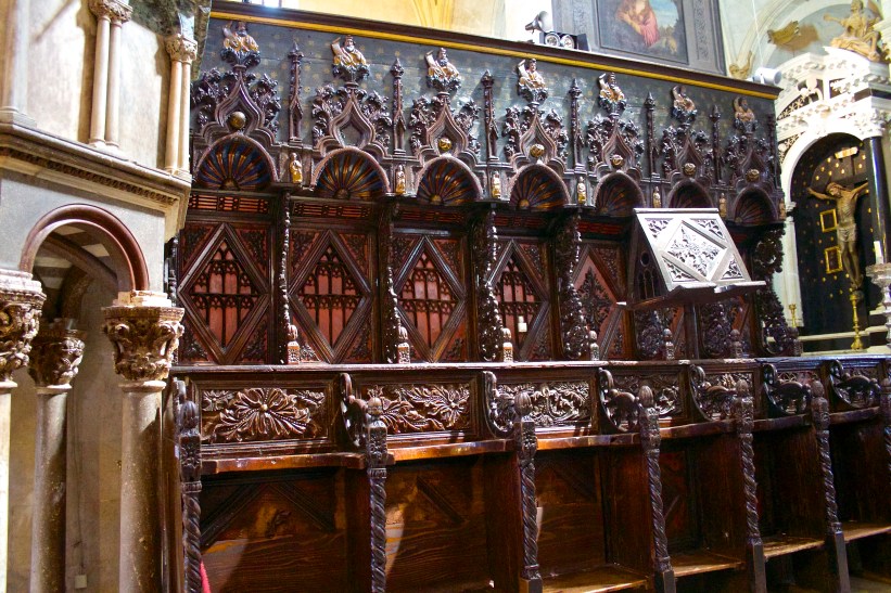 26 choir stalls